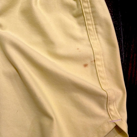 Women’s Semi-fitted Under Armour Shorts Size Large - Picture 3 of 7